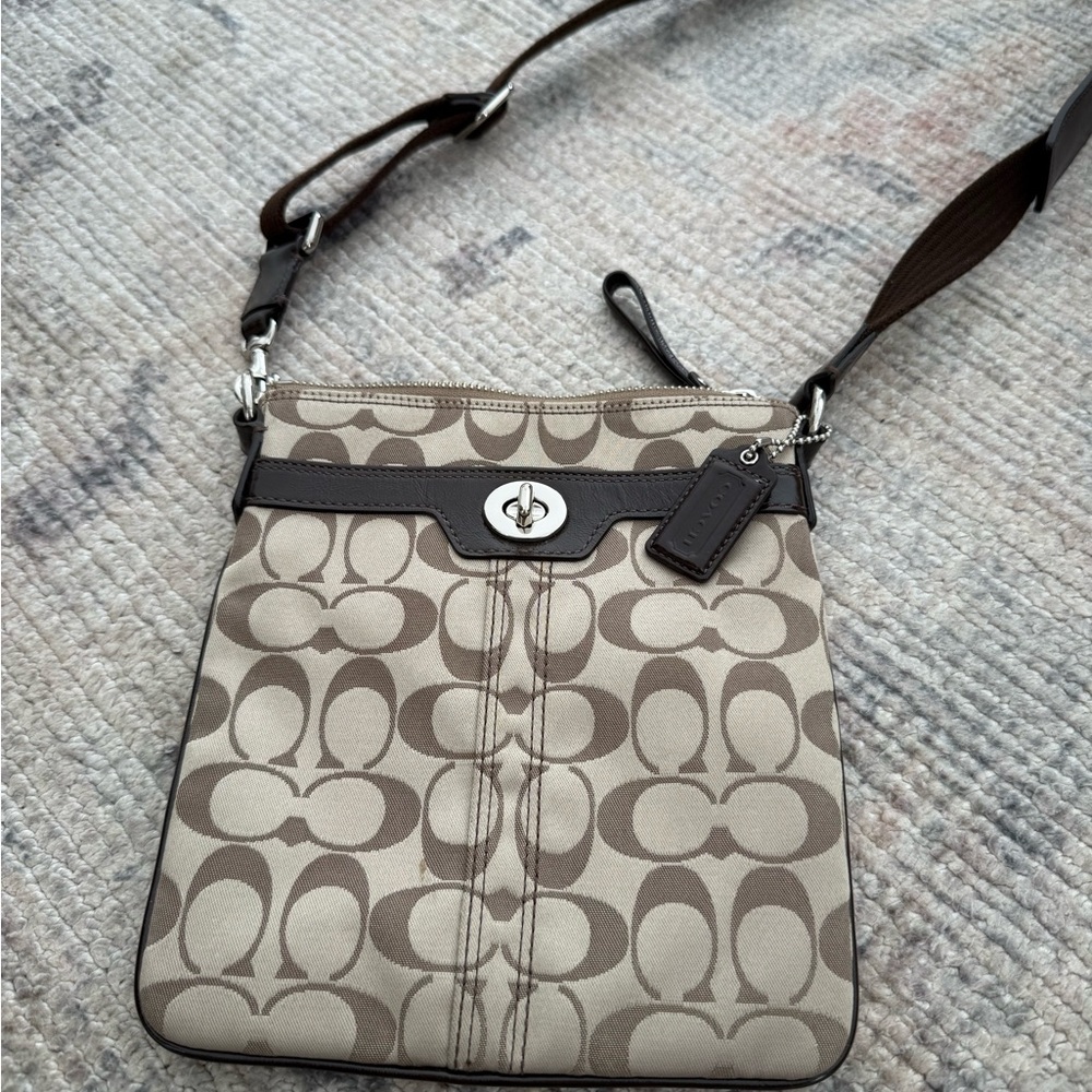 Authentic Coach Crossbody Lavender Lined Bag
